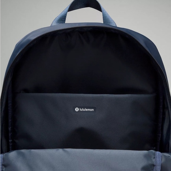Lululemon Everywhere Backpack 22L- True Navy